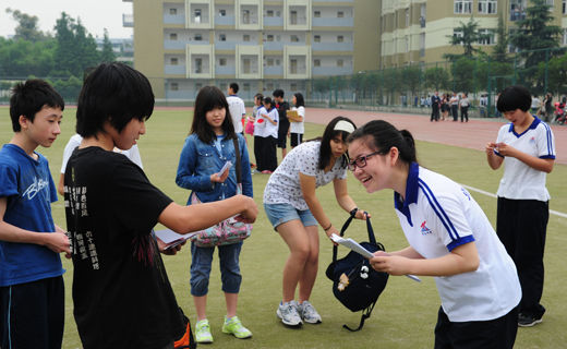 体育老师教案怎么写_学生写地迷语体育_篮球教案体育教案